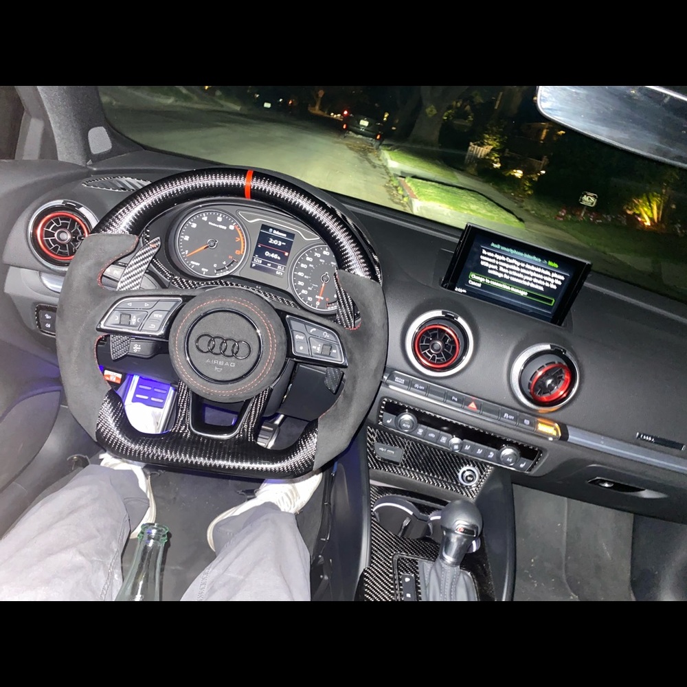 2020 carbon Audi A3 racing steering wheel with carbon paddle shifters - Picture 4 of 8